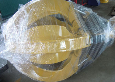 Η πορτοκαλιά φλούδα της KOMATSU PC350 επιτίθεται τον πολυ σφιγκτήρα φλούδας 4 δοντιών για την ανακύκλωση της επιχείρησης